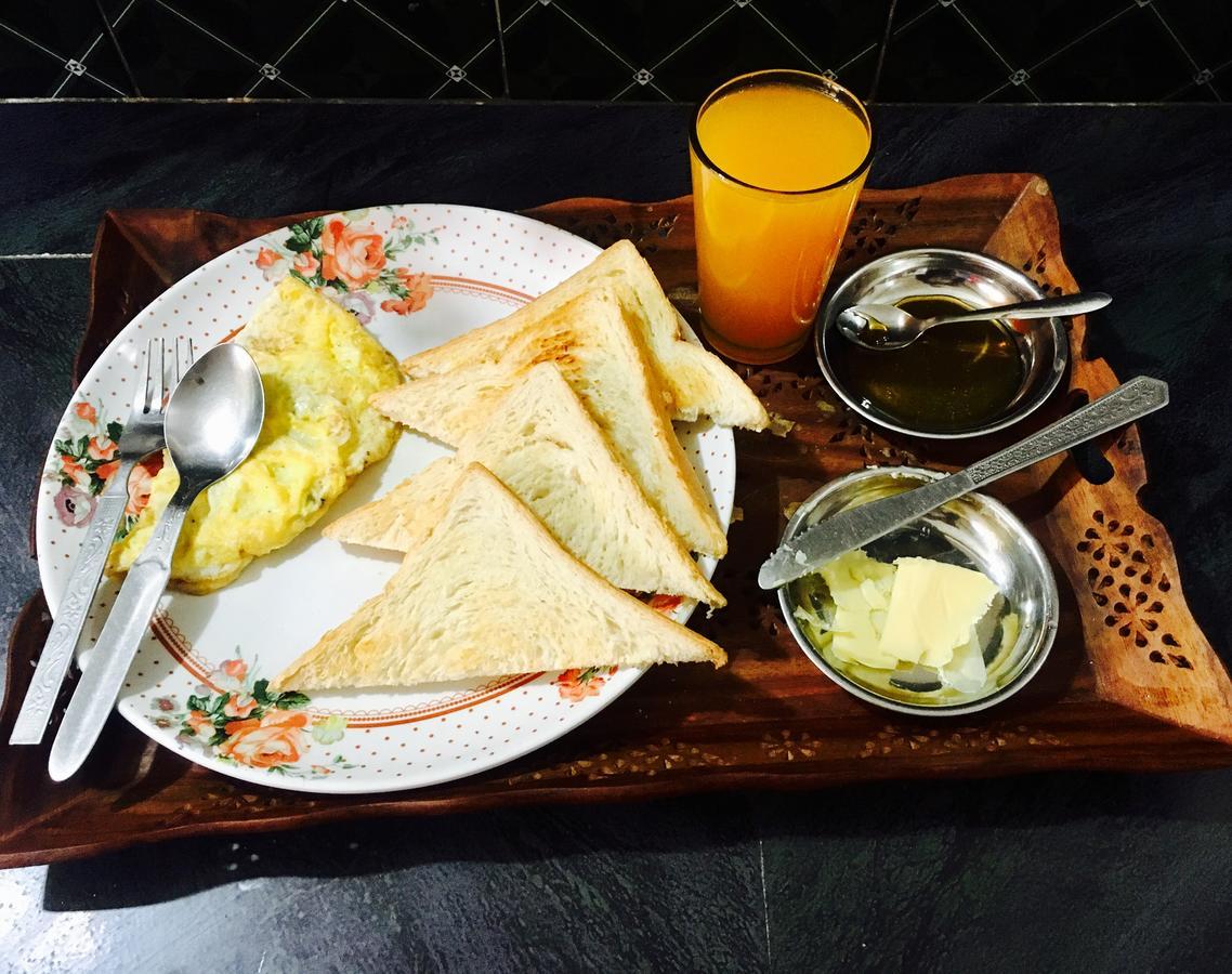 Shrestha Hotel & Restaurant Bandipur Exterior foto